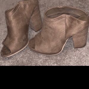 Swayed tan booties